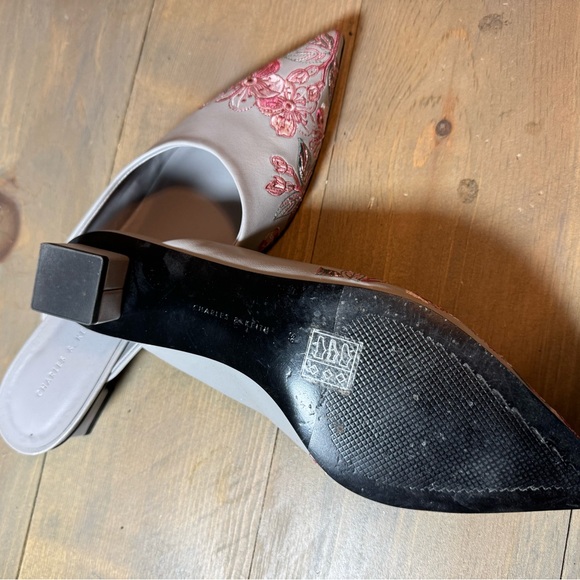 Charles and Keith flat mules - Picture 4 of 4